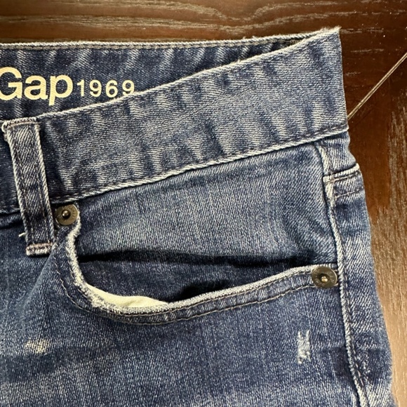 *GAP* Medium Wash Skinny Bermuda Jean Shorts Size 28 - Picture 2 of 5